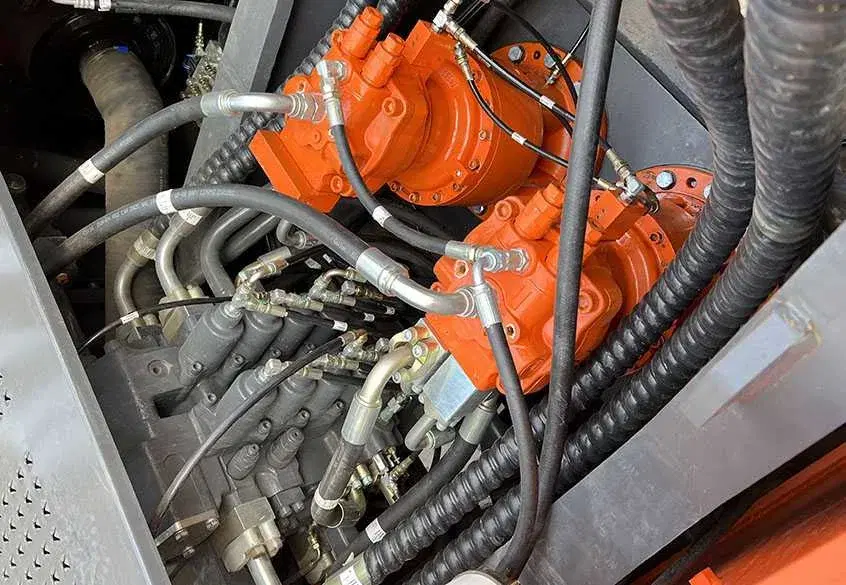 Multi-way valve and swing motor
