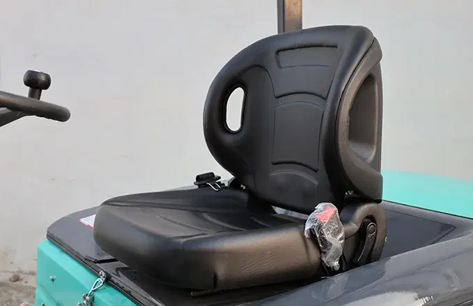 Semi-wrapped seatimproves operatorcomfort